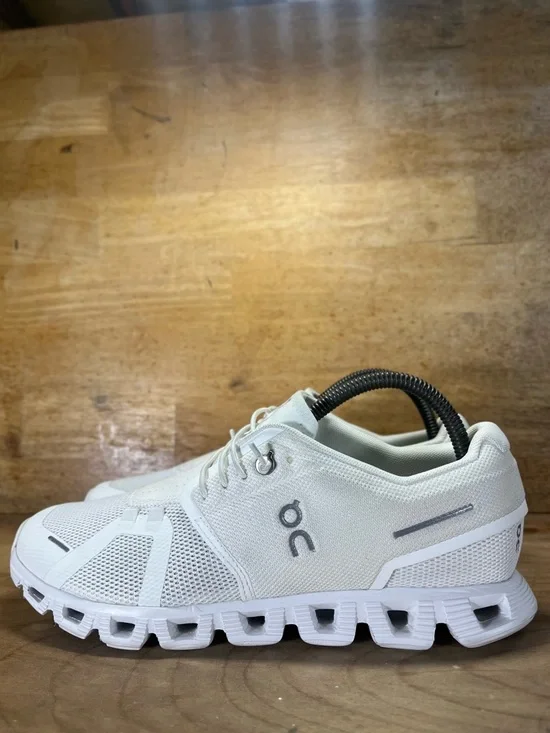 On Cloud 5 REFLECTIVE LIGHTWEIGHT Womens Size 9 Running Shoes Sneakers White - Picture 6 of 15